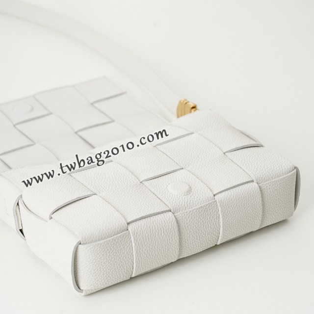 Bottega veneta高端女包 寶緹嘉白色荔枝紋牛皮女包 BV經典款CASSETTE手袋  gxz1400